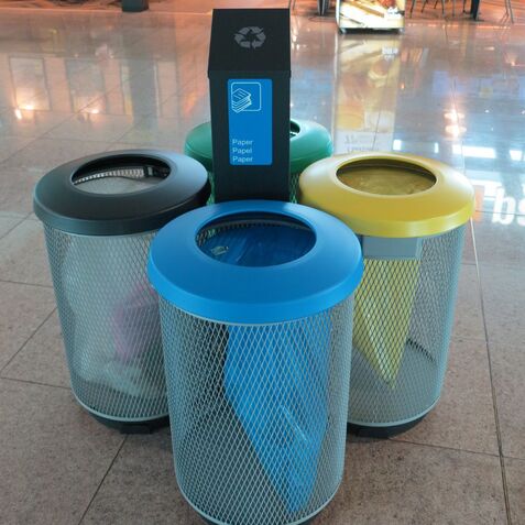papeleras reciclaje aeropuerto Barcelona