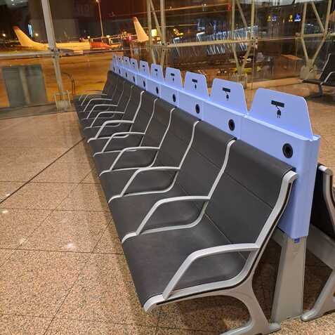 totems de carga para aeropuertos estaciones salas de espera